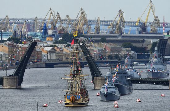 Празднование Дня ВМФ в Санкт-Петербурге