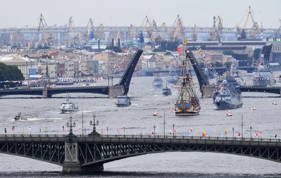Празднование Дня ВМФ в Санкт-Петербурге