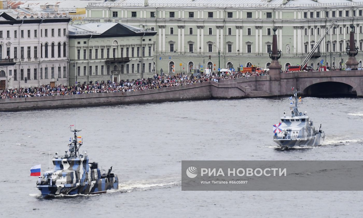Празднование Дня ВМФ в Санкт-Петербурге