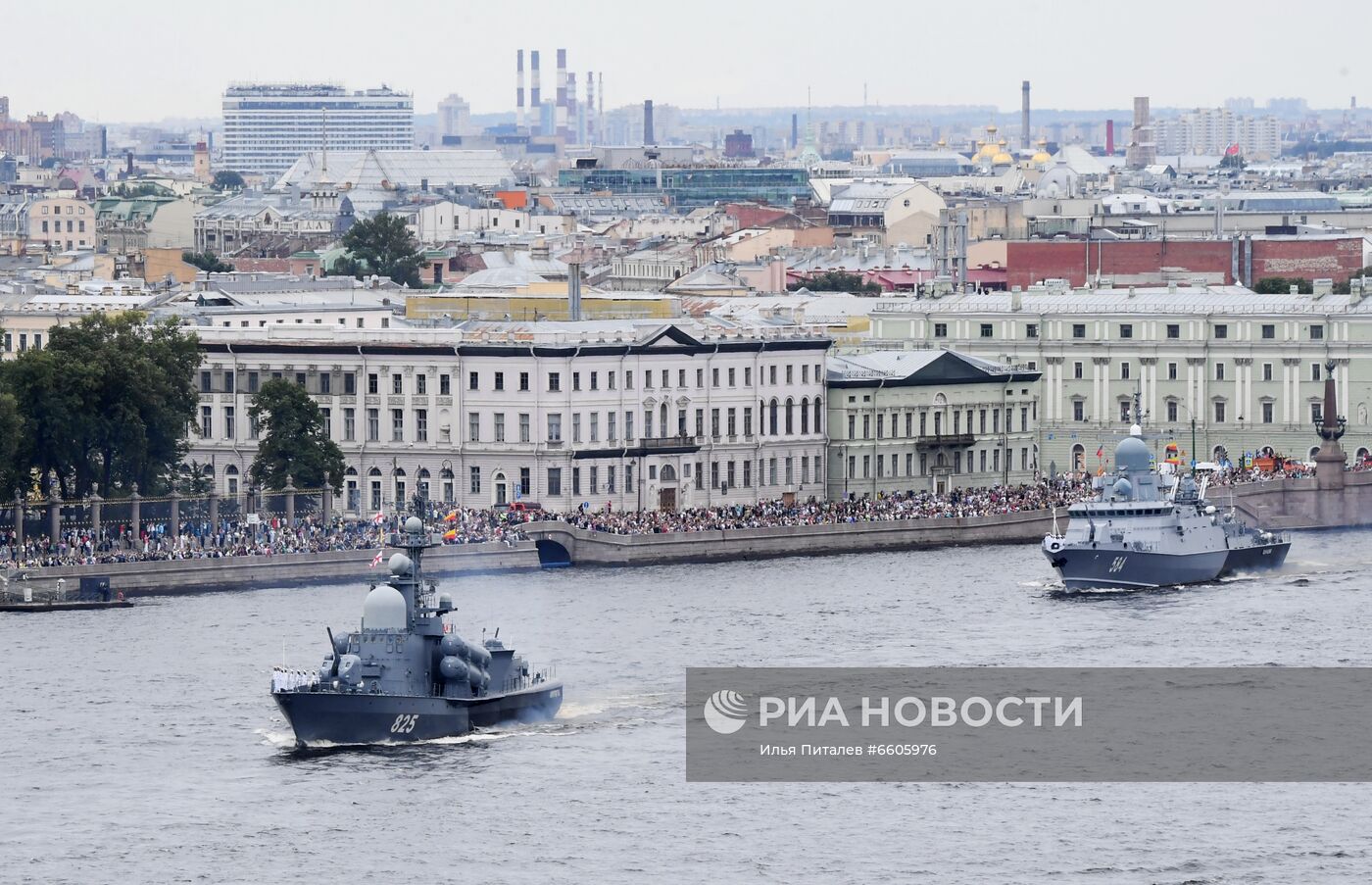 Празднование Дня ВМФ в Санкт-Петербурге