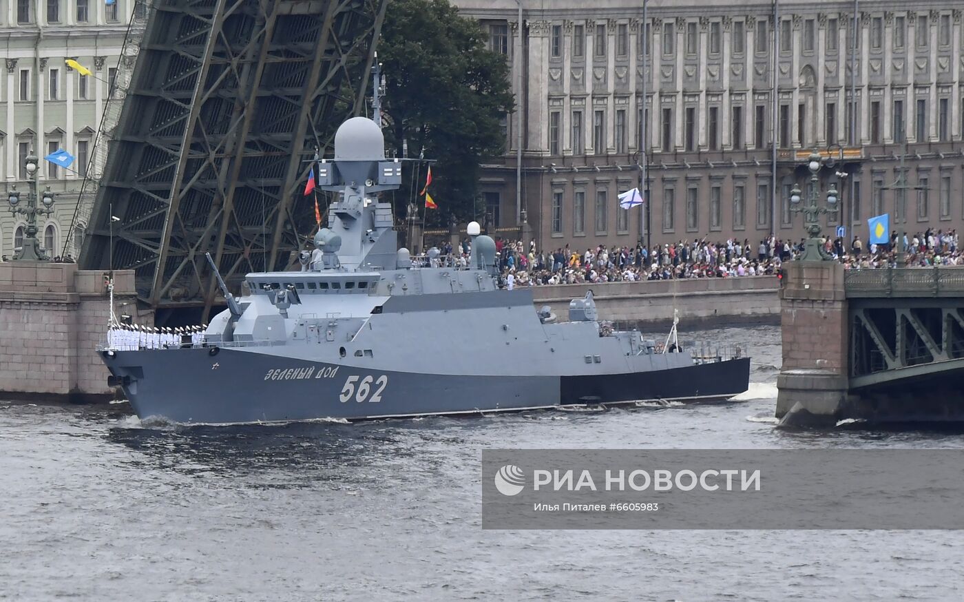 Празднование Дня ВМФ в Санкт-Петербурге