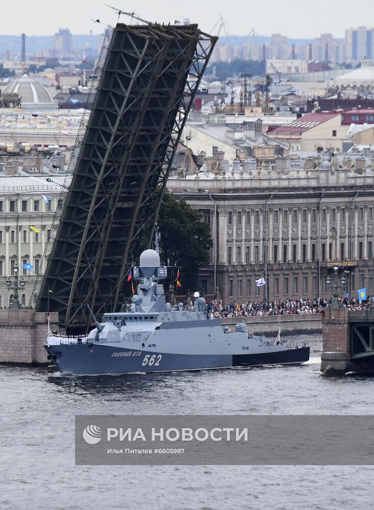 Празднование Дня ВМФ в Санкт-Петербурге