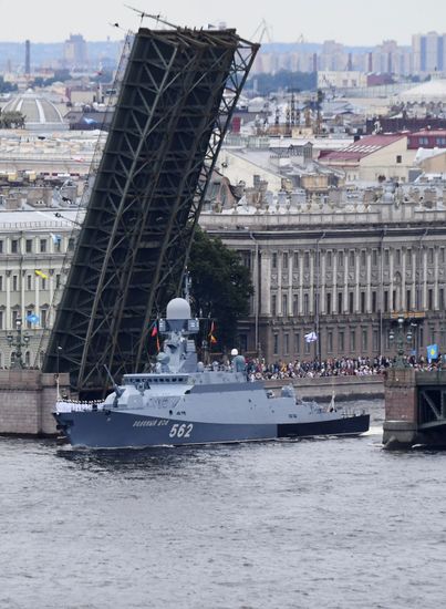 Празднование Дня ВМФ в Санкт-Петербурге