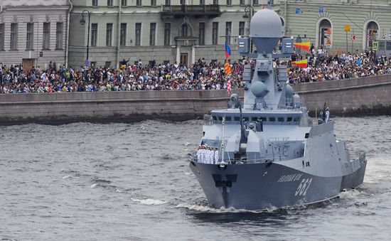 Празднование Дня ВМФ в Санкт-Петербурге