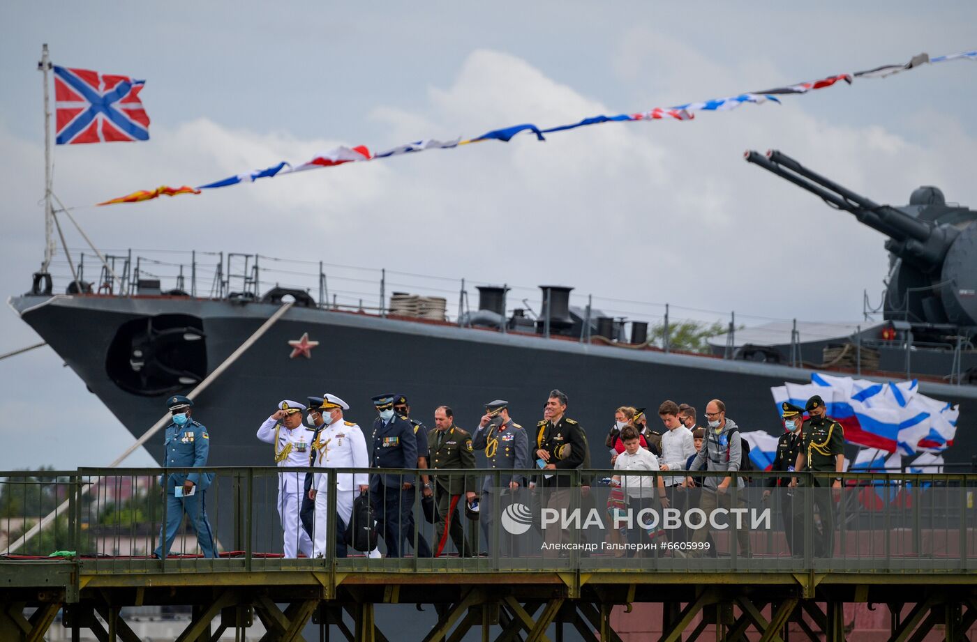 Празднование Дня ВМФ в Санкт-Петербурге