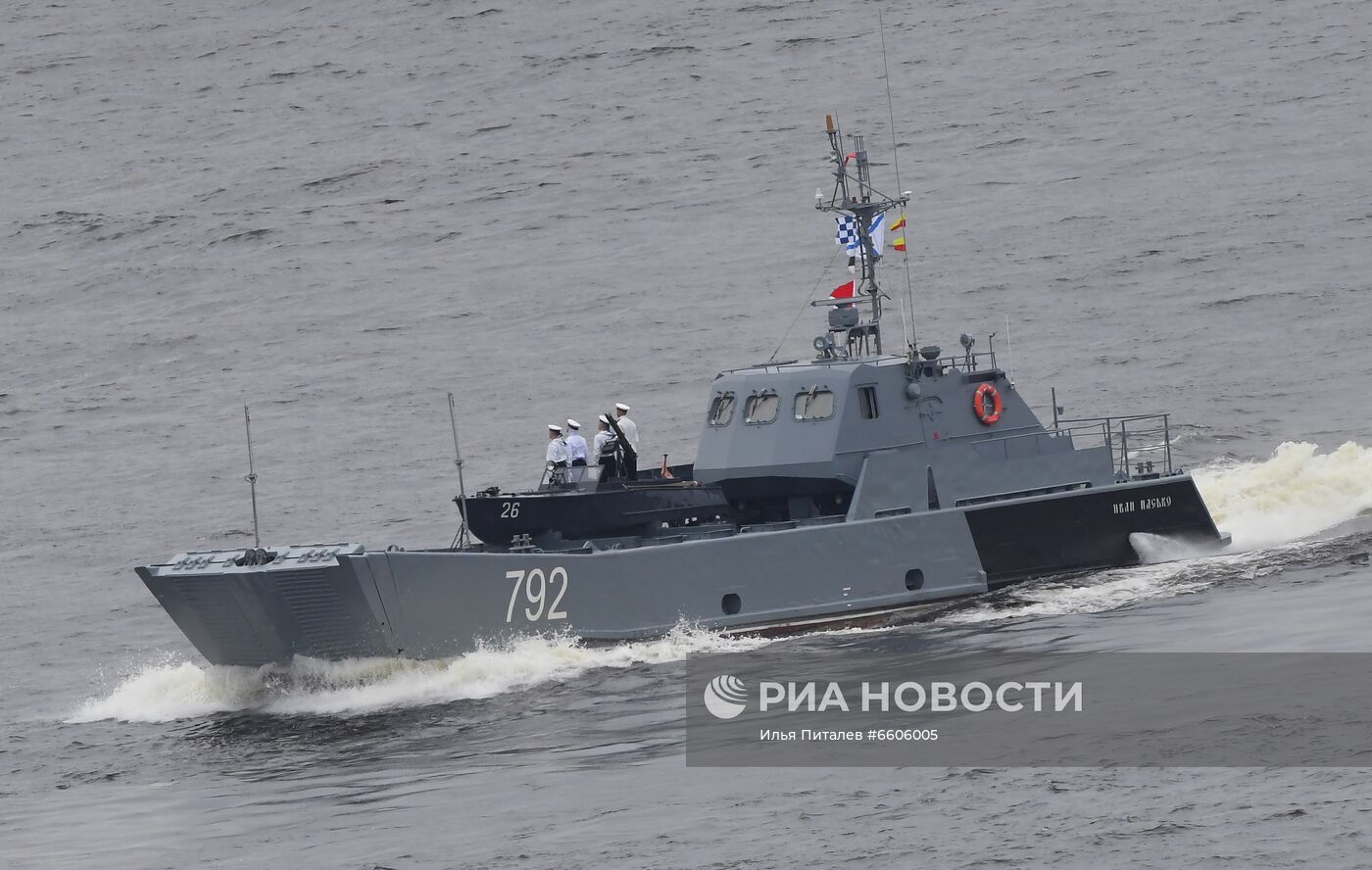 Празднование Дня ВМФ в Санкт-Петербурге