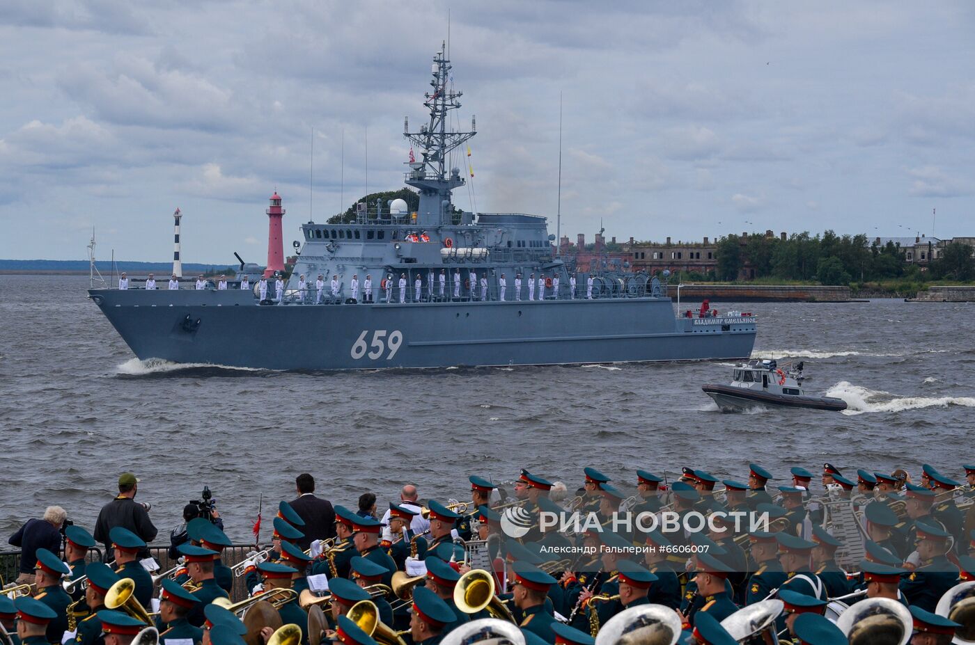 Празднование Дня ВМФ в Санкт-Петербурге