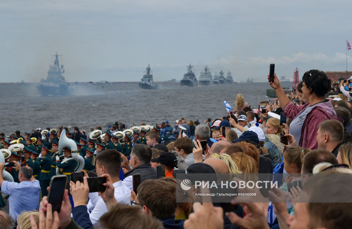 Празднование Дня ВМФ в Санкт-Петербурге