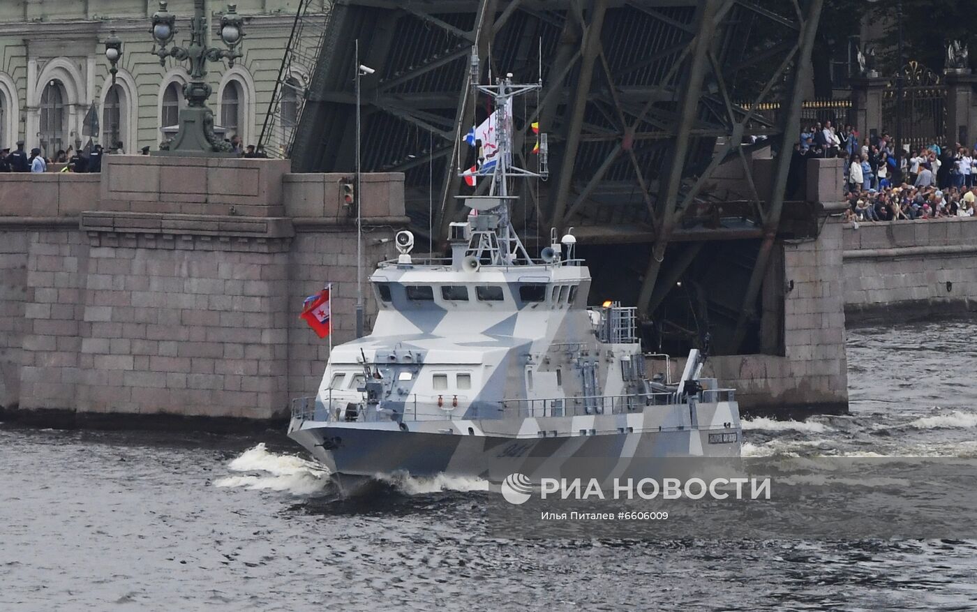 Празднование Дня ВМФ в Санкт-Петербурге