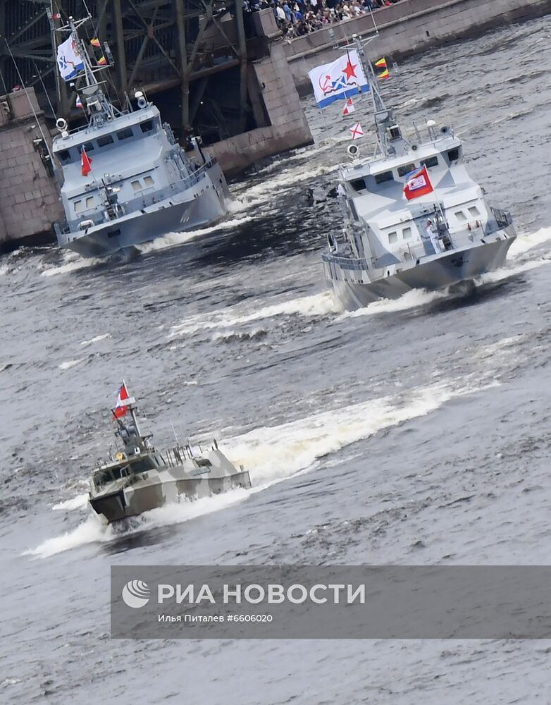 Празднование Дня ВМФ в Санкт-Петербурге