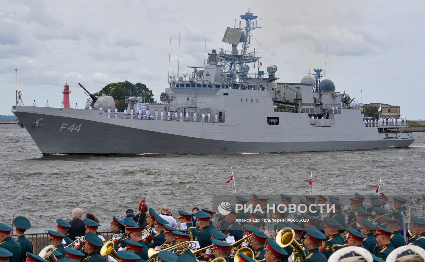 Празднование Дня ВМФ в Санкт-Петербурге