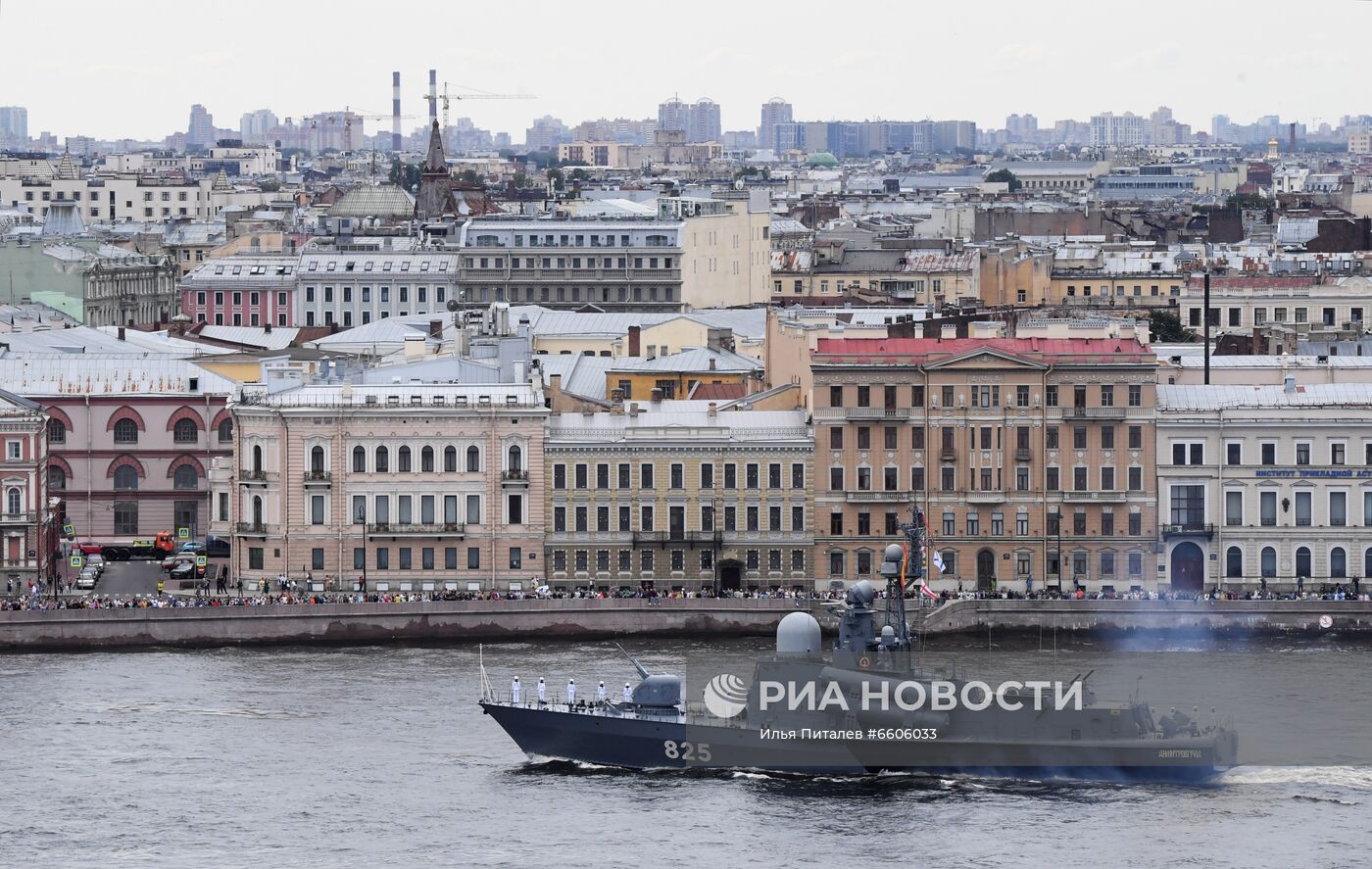 Празднование Дня ВМФ в Санкт-Петербурге