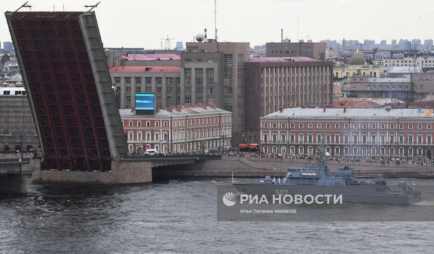 Празднование Дня ВМФ в Санкт-Петербурге