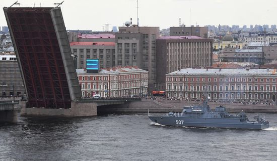 Празднование Дня ВМФ в Санкт-Петербурге