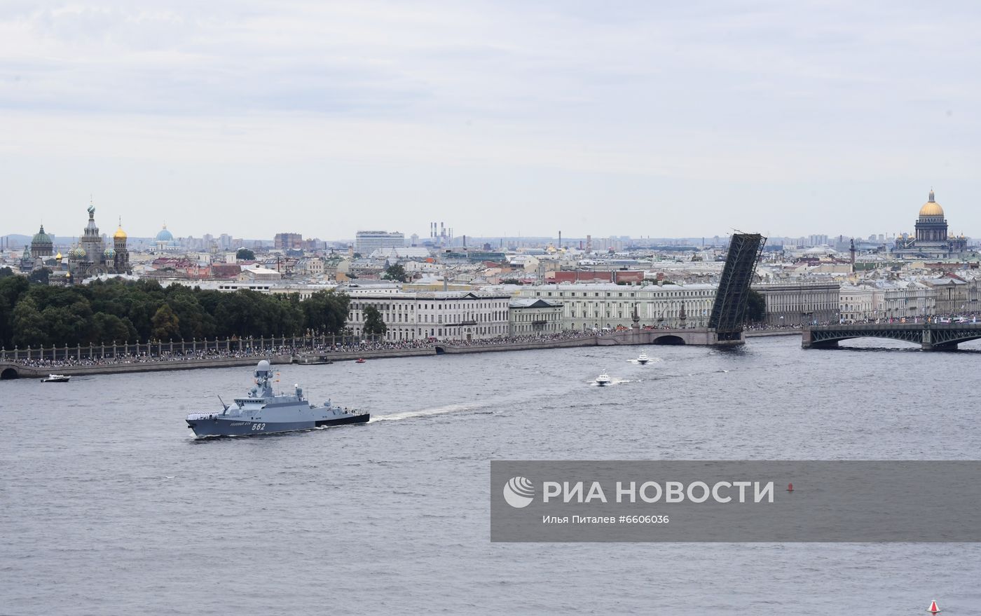 Празднование Дня ВМФ в Санкт-Петербурге