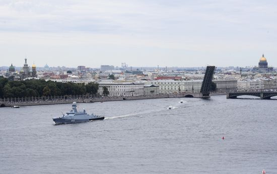 Празднование Дня ВМФ в Санкт-Петербурге