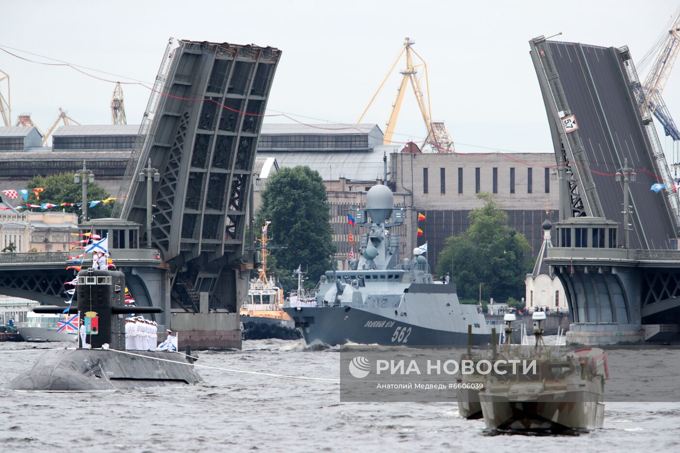 Празднование Дня ВМФ в Санкт-Петербурге