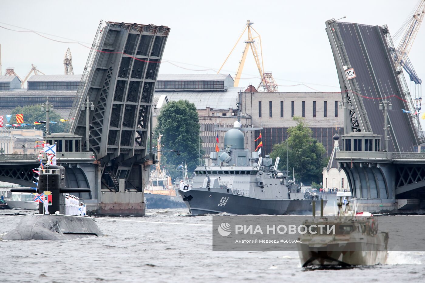 Празднование Дня ВМФ в Санкт-Петербурге