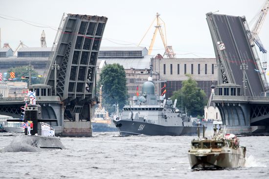 Празднование Дня ВМФ в Санкт-Петербурге