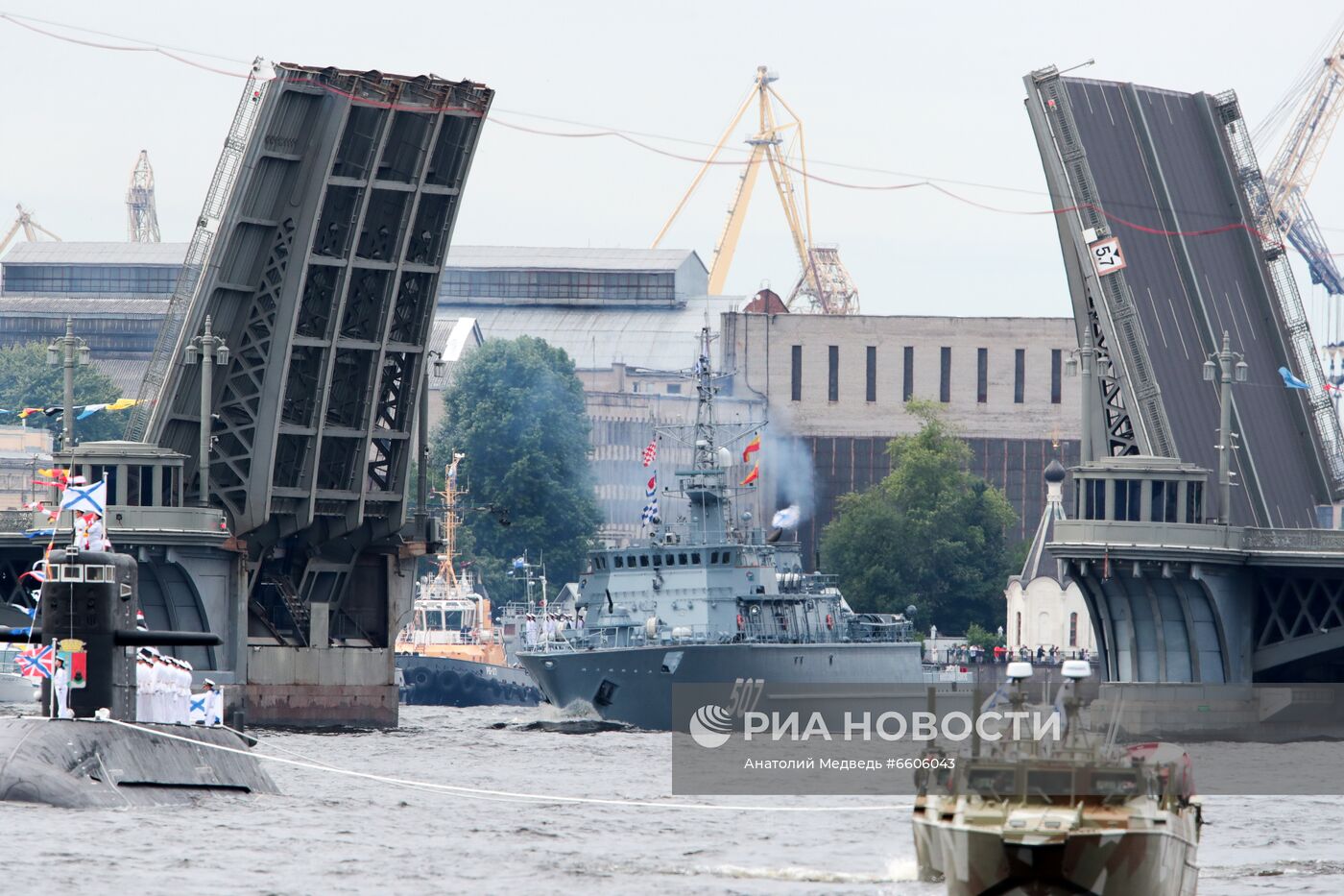 Празднование Дня ВМФ в Санкт-Петербурге