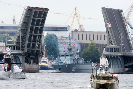 Празднование Дня ВМФ в Санкт-Петербурге