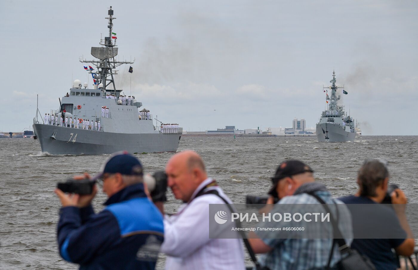 Празднование Дня ВМФ в Санкт-Петербурге