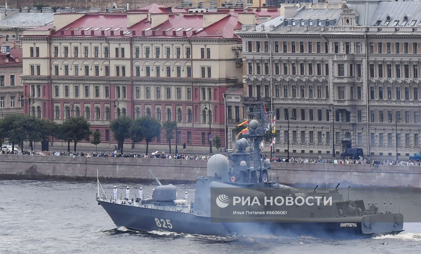 Празднование Дня ВМФ в Санкт-Петербурге