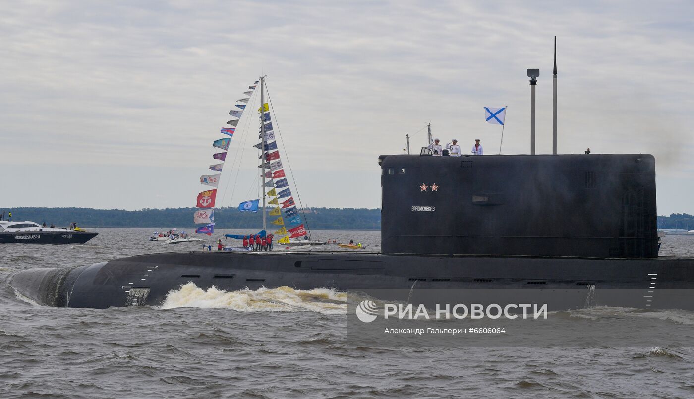 Празднование Дня ВМФ в Санкт-Петербурге