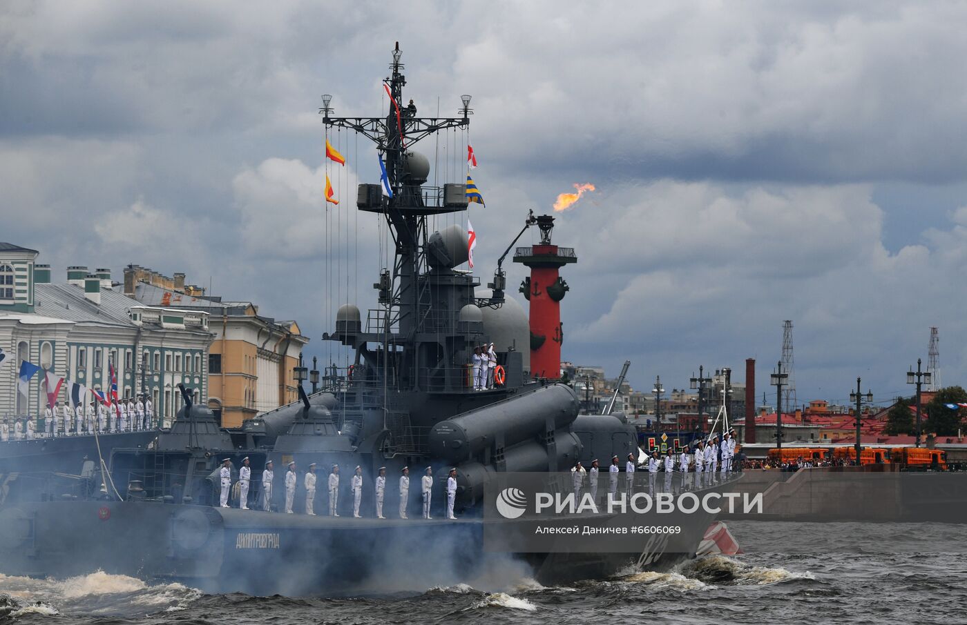 Празднование Дня ВМФ в Санкт-Петербурге