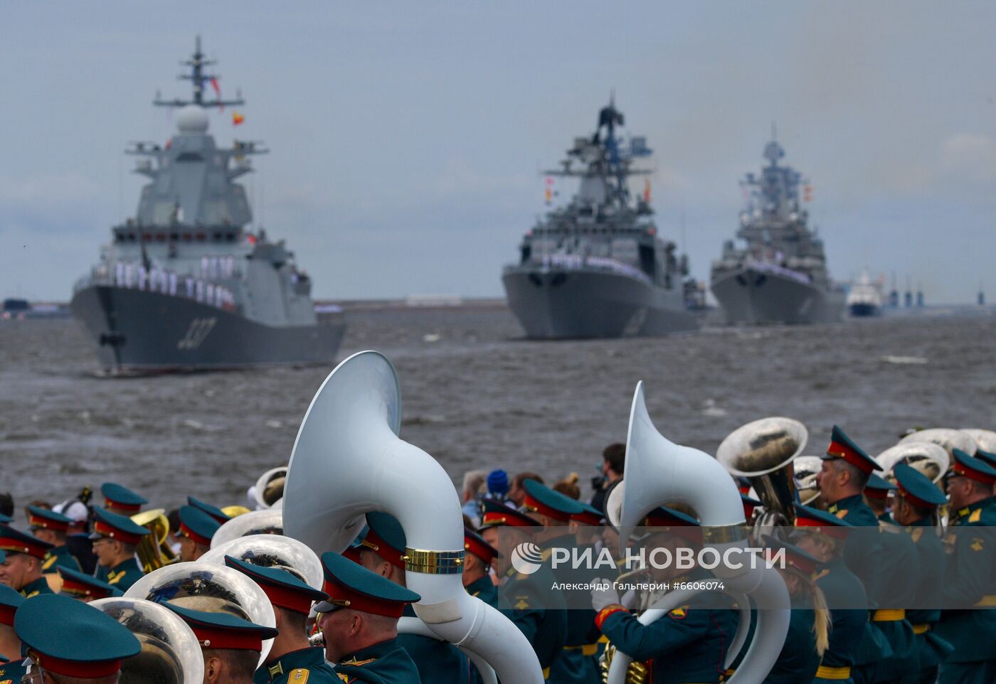 Празднование Дня ВМФ в Санкт-Петербурге