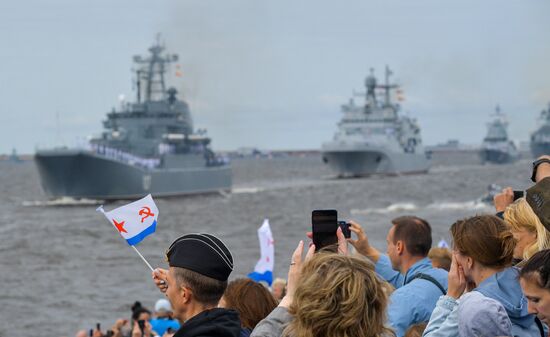 Празднование Дня ВМФ в Санкт-Петербурге