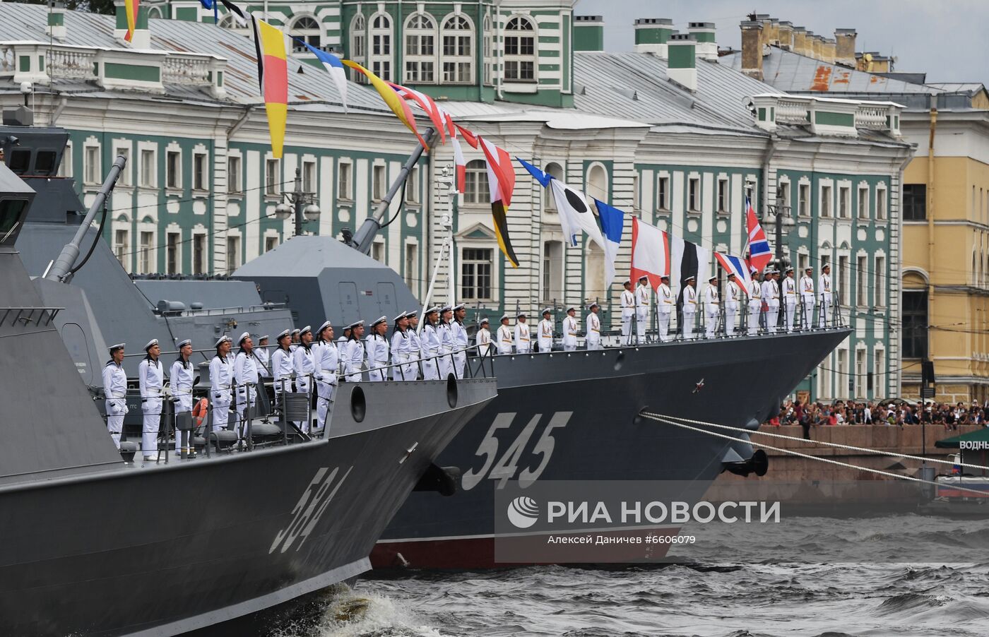 Празднование Дня ВМФ в Санкт-Петербурге