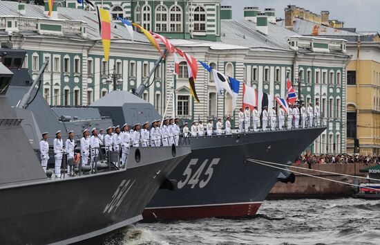 Празднование Дня ВМФ в Санкт-Петербурге