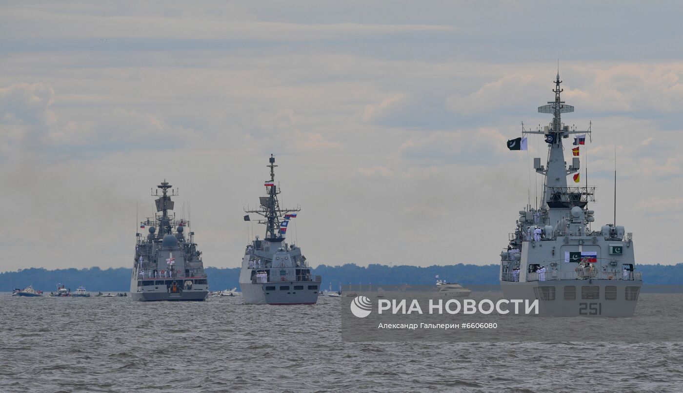 Празднование Дня ВМФ в Санкт-Петербурге