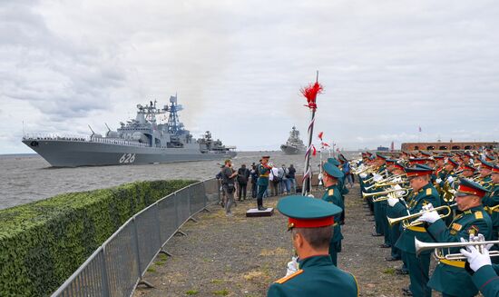 Празднование Дня ВМФ в Санкт-Петербурге