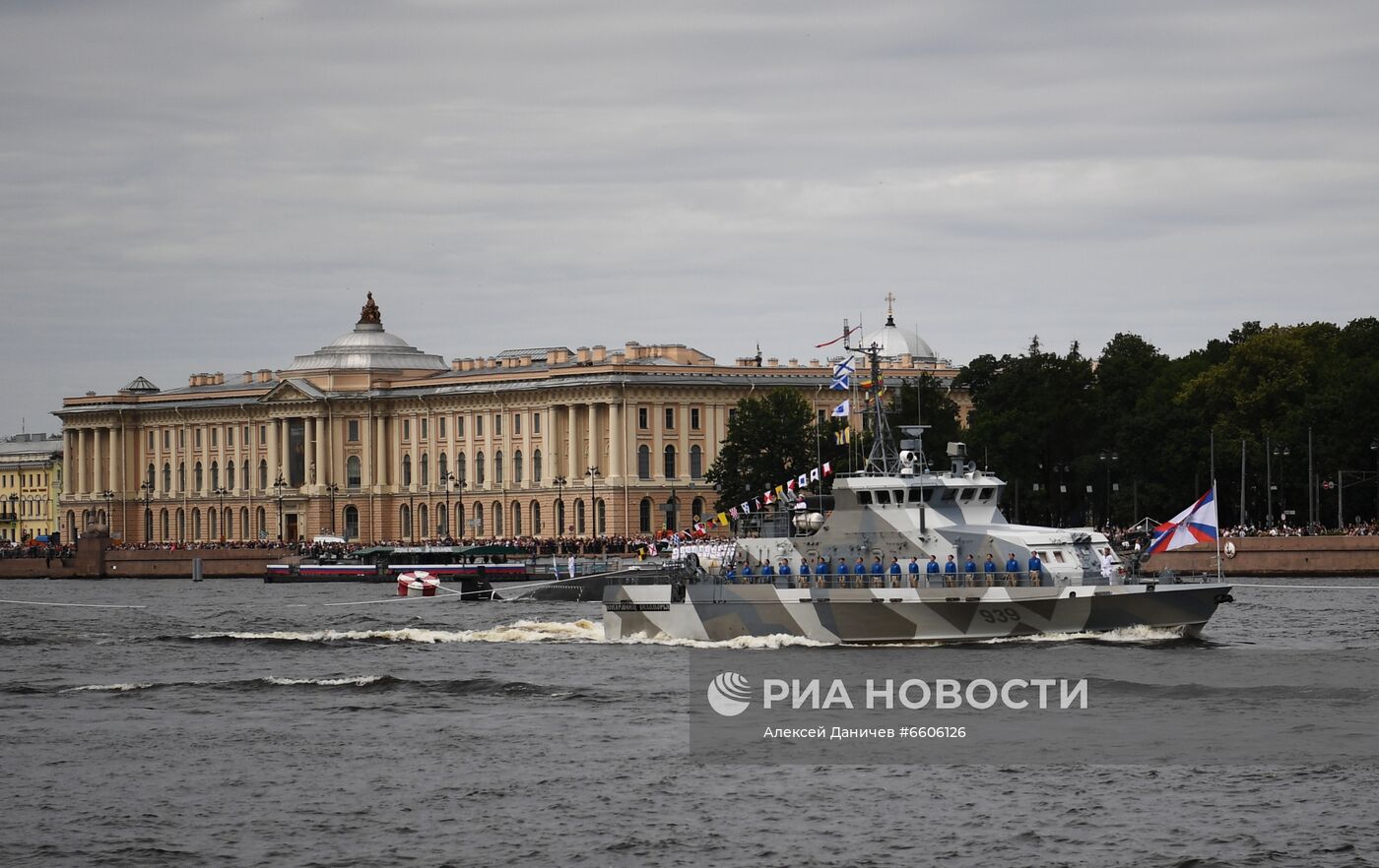 Празднование Дня ВМФ в Санкт-Петербурге