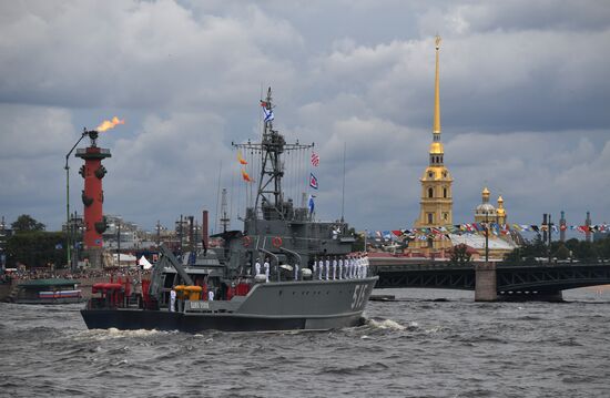 Празднование Дня ВМФ в Санкт-Петербурге