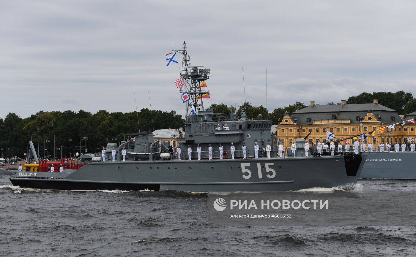 Празднование Дня ВМФ в Санкт-Петербурге