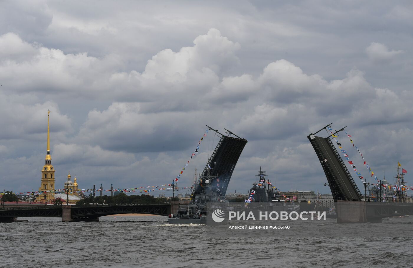 Празднование Дня ВМФ в Санкт-Петербурге