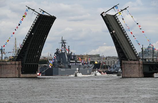 Празднование Дня ВМФ в Санкт-Петербурге