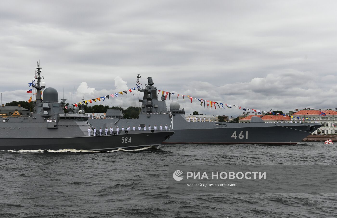 Празднование Дня ВМФ в Санкт-Петербурге