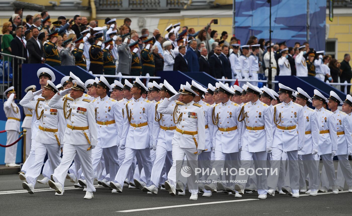 Празднование Дня ВМФ в Санкт-Петербурге