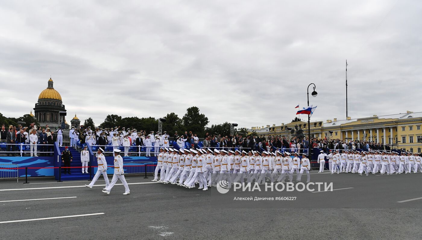 Празднование Дня ВМФ в Санкт-Петербурге