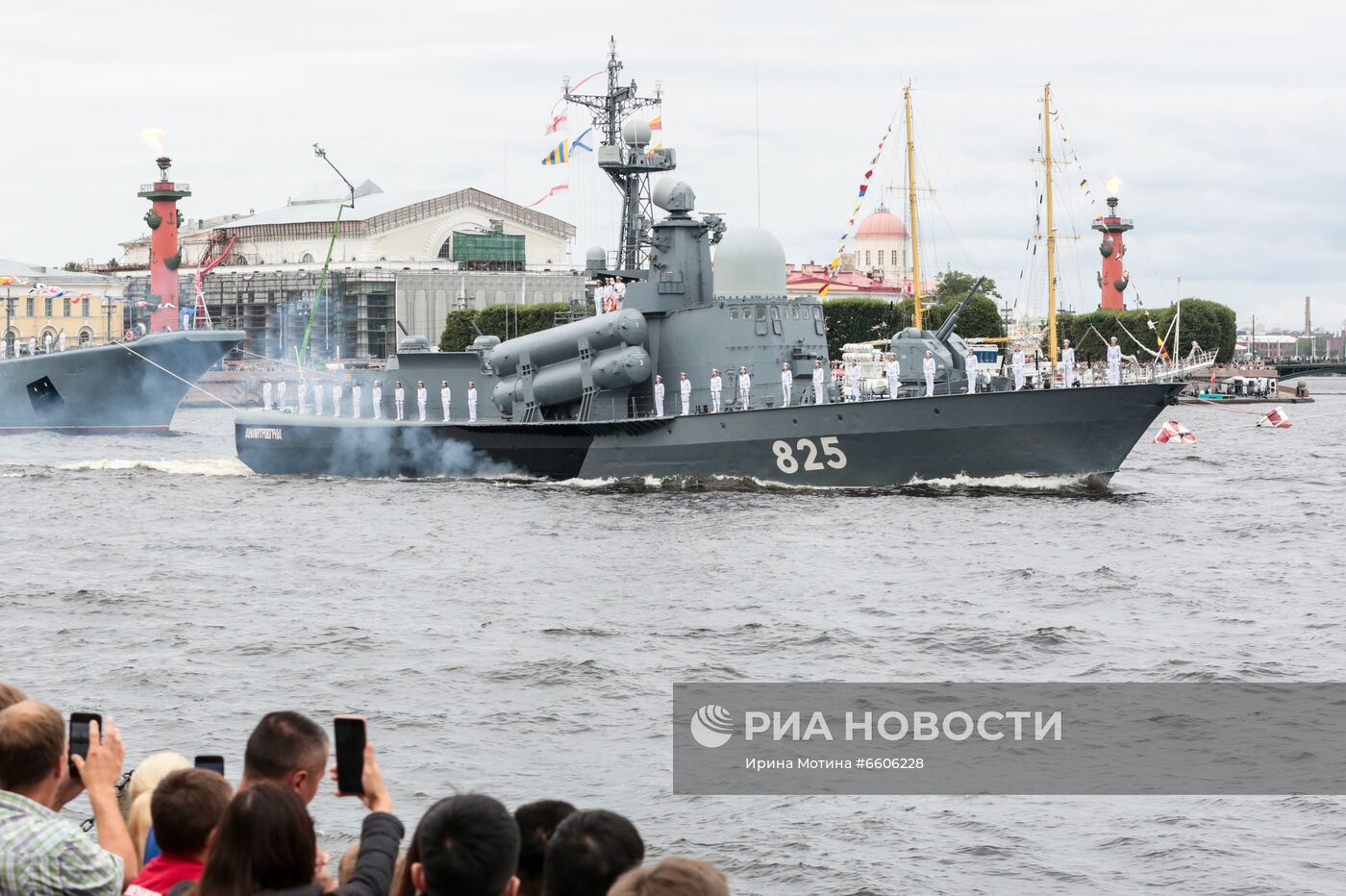 Празднование Дня ВМФ в Санкт-Петербурге