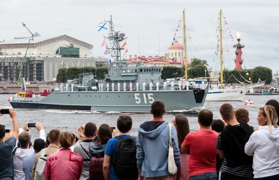 Празднование Дня ВМФ в Санкт-Петербурге