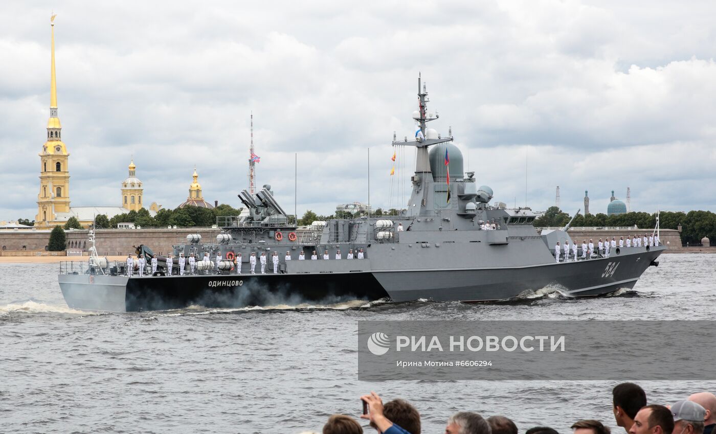 Празднование Дня ВМФ в Санкт-Петербурге