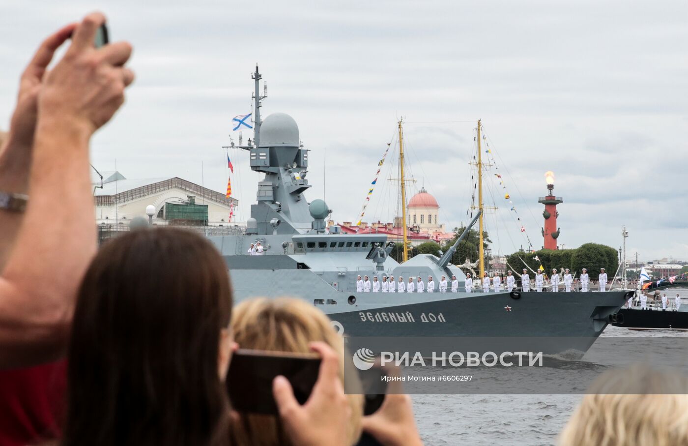 Празднование Дня ВМФ в Санкт-Петербурге