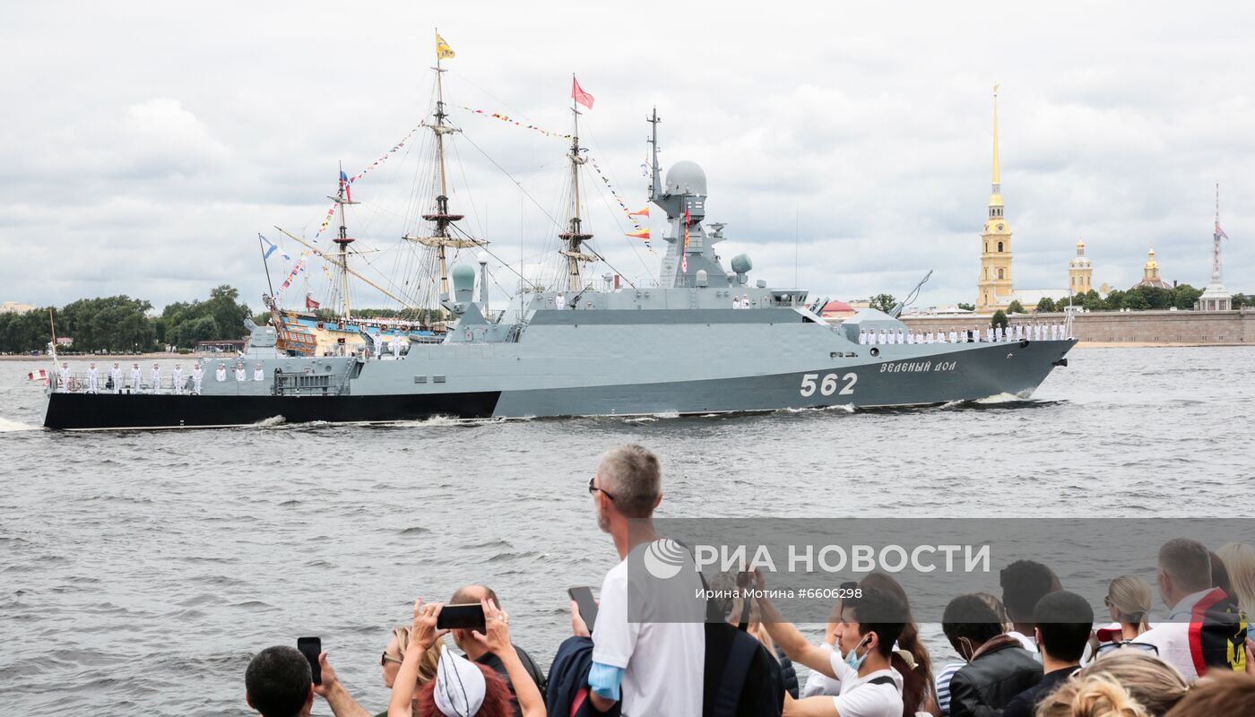 Празднование Дня ВМФ в Санкт-Петербурге