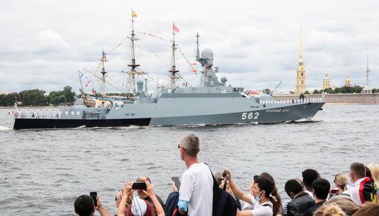 Празднование Дня ВМФ в Санкт-Петербурге