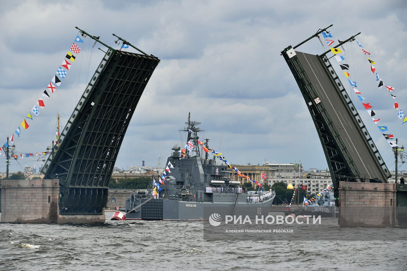 Празднование Дня ВМФ в Санкт-Петербурге